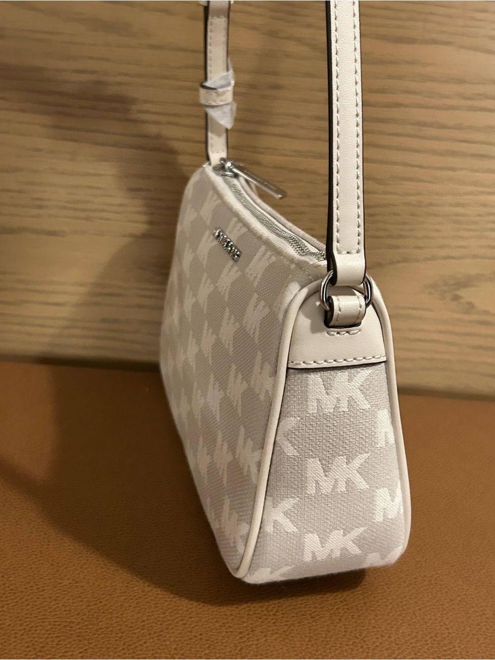 Michael Kors Cream MK Logo Shoulder Bag - Picture 9 of 14